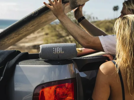JBL Charge 5 waterproof speaker 02 1200x900 1